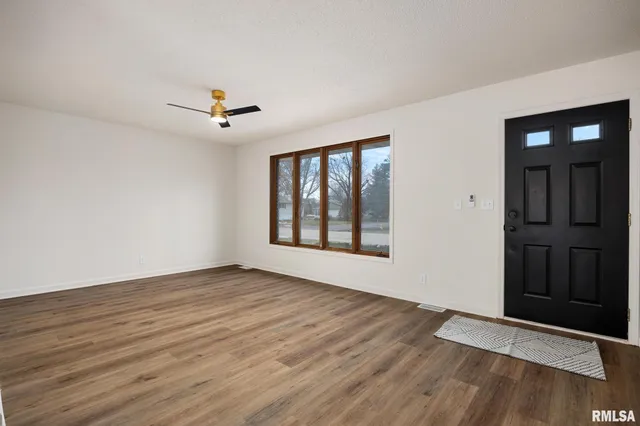 $345,000 | 409 Briarbrook Drive, East Peoria, IL 61611