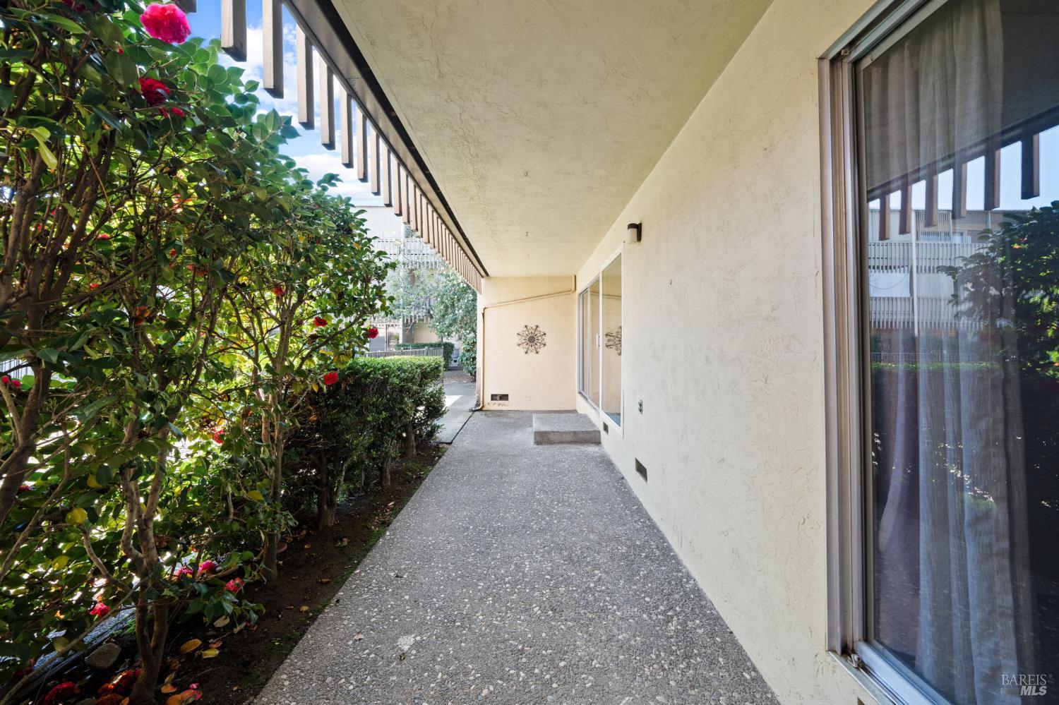 260 Merrydale Road, Unit 5 San Rafael, CA 94903 - Photo 11 of 28