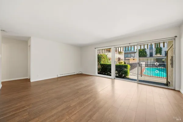 $410,000 | 260 Merrydale Road, Unit 5, San Rafael, CA 94903