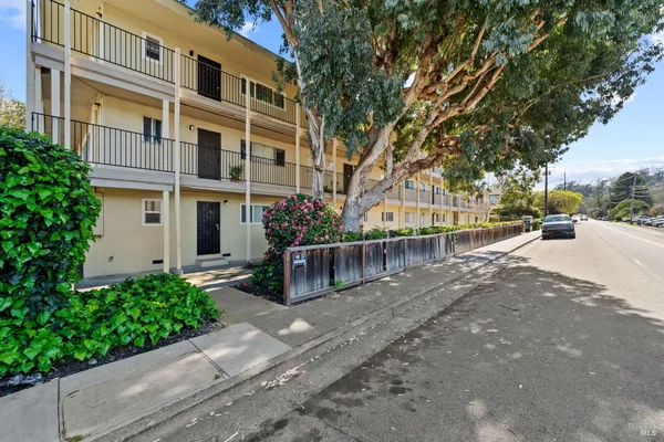 $410,000 | 260 Merrydale Road, Unit 5, San Rafael, CA 94903