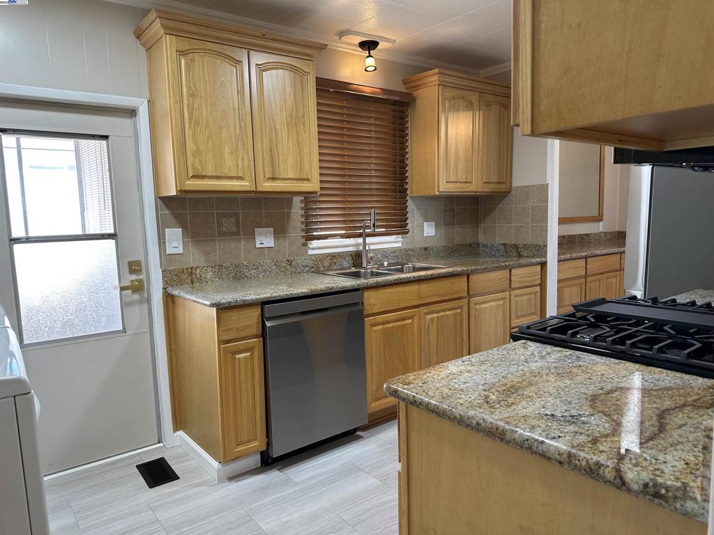 711 Old Canyon Road Fremont, CA 94536 - Photo 14 of 41