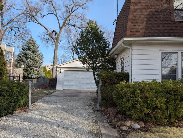 $599,000 | 9319 Knight Avenue, Des Plaines, IL 60016
