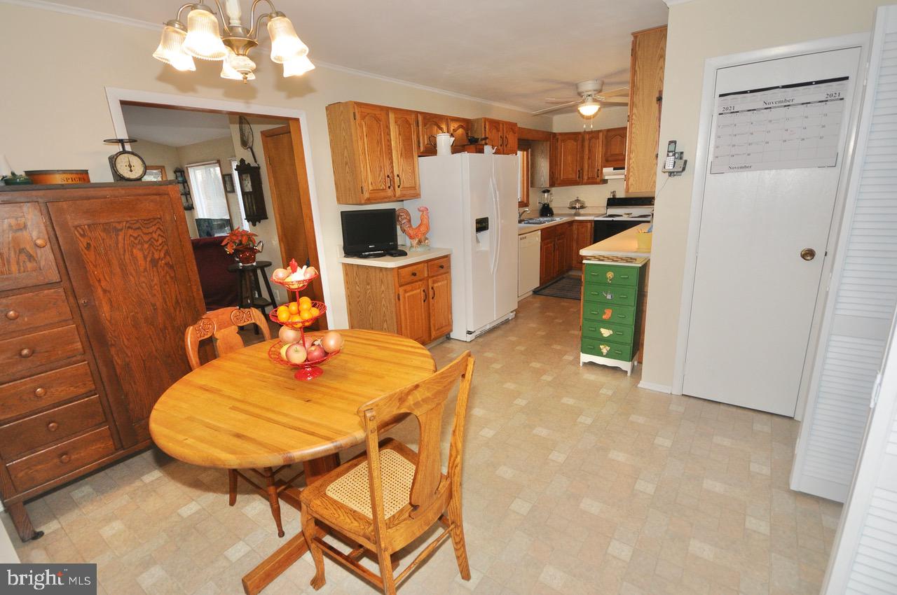 2122 Jacksonville Jobstown Road Jobstown, NJ 08041 - Photo 18 of 75 Kitchen Dining Area