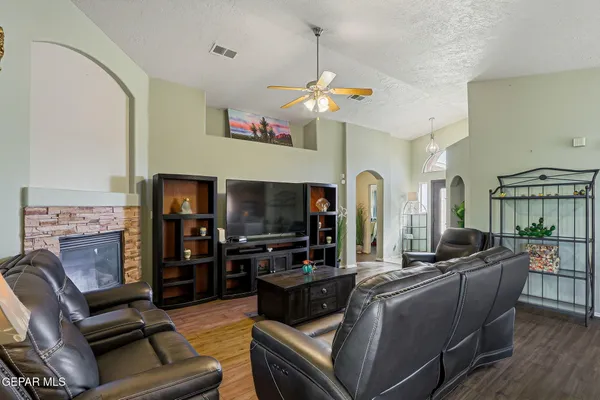 $314,857 | 2519 Silver Hawk Avenue, Las Cruces, NM 88011