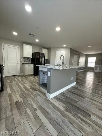 $3,000 | 7758 Meng Court, Las Vegas, NV 89113
