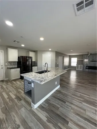 $3,000 | 7758 Meng Court, Las Vegas, NV 89113