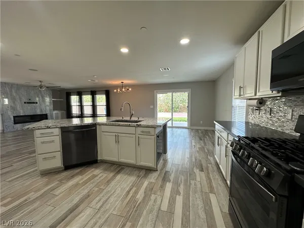 $3,000 | 7758 Meng Court, Las Vegas, NV 89113