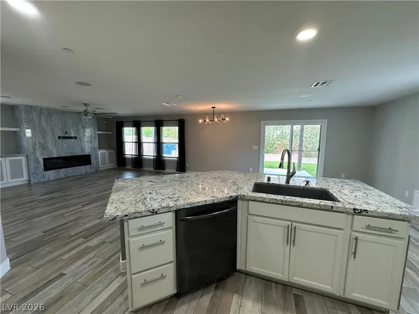 $3,000 | 7758 Meng Court, Las Vegas, NV 89113