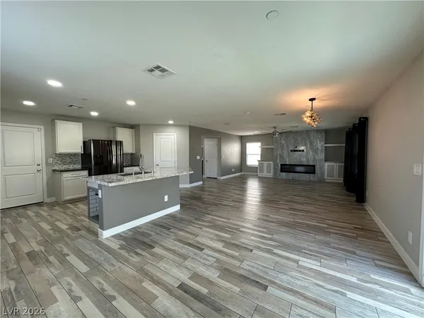 $3,000 | 7758 Meng Court, Las Vegas, NV 89113