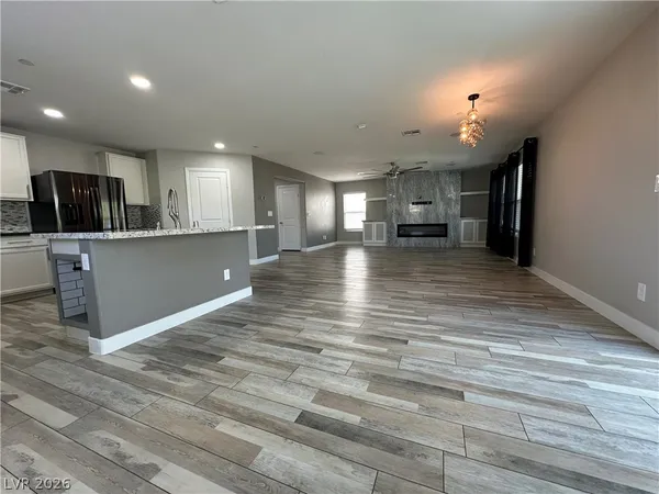 $3,000 | 7758 Meng Court, Las Vegas, NV 89113