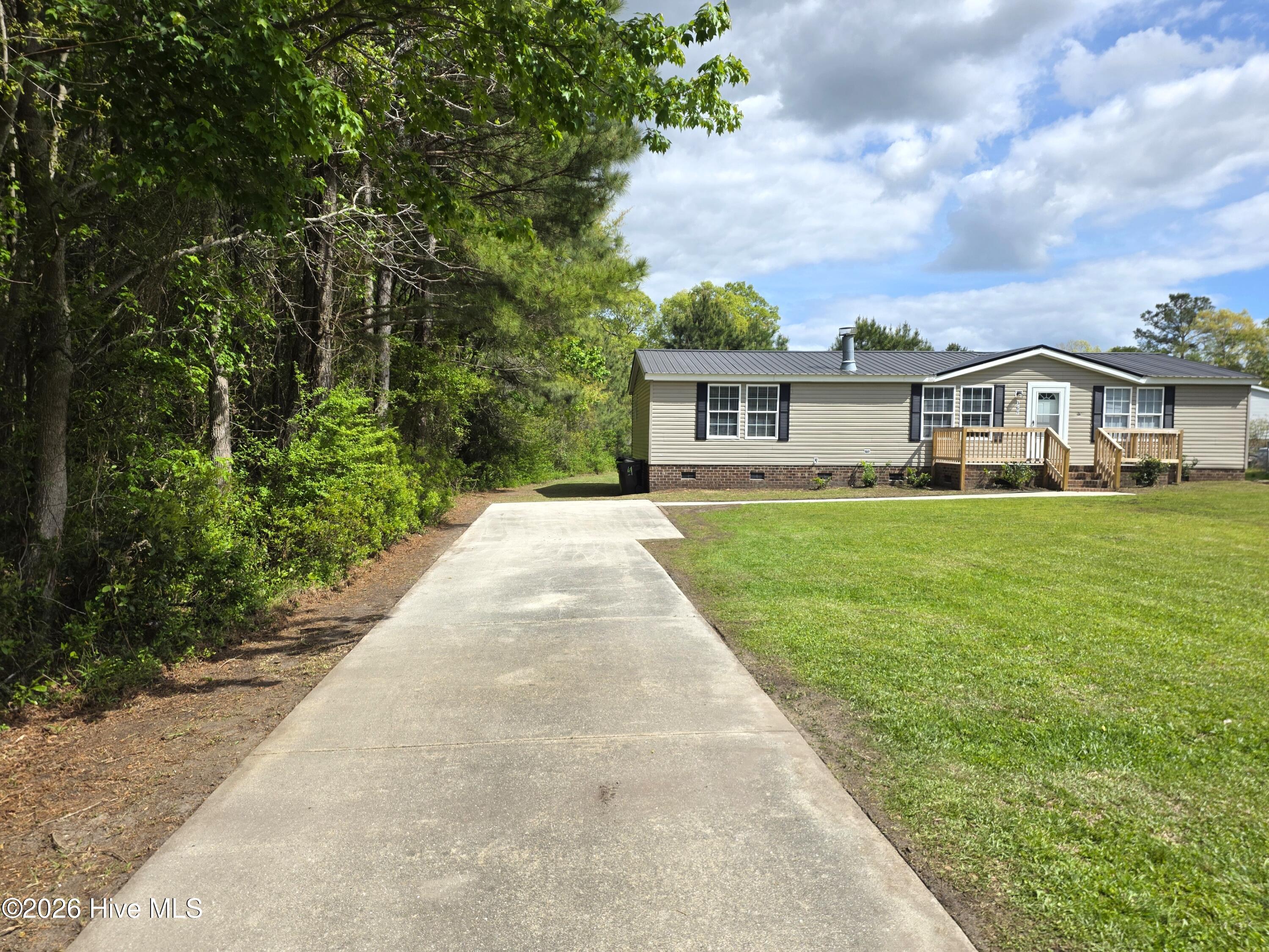 361 Fowler Manning Road Richlands, NC 28574 - Photo 34 of 35 Driveway
