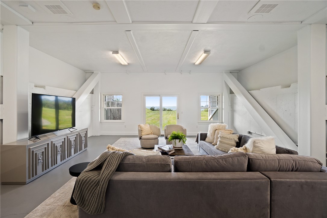 178 Adams Point Road Barrington, RI 02806 - Photo 22 of 35