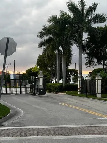 $2,900 | 608 Northeast 33rd Terrace, Unit 608, Homestead, FL 33033