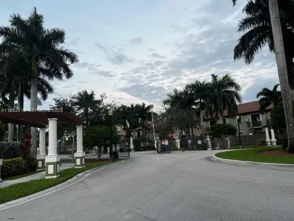 $2,800 | 608 Northeast 33rd Terrace, Unit 608, Homestead, FL 33033