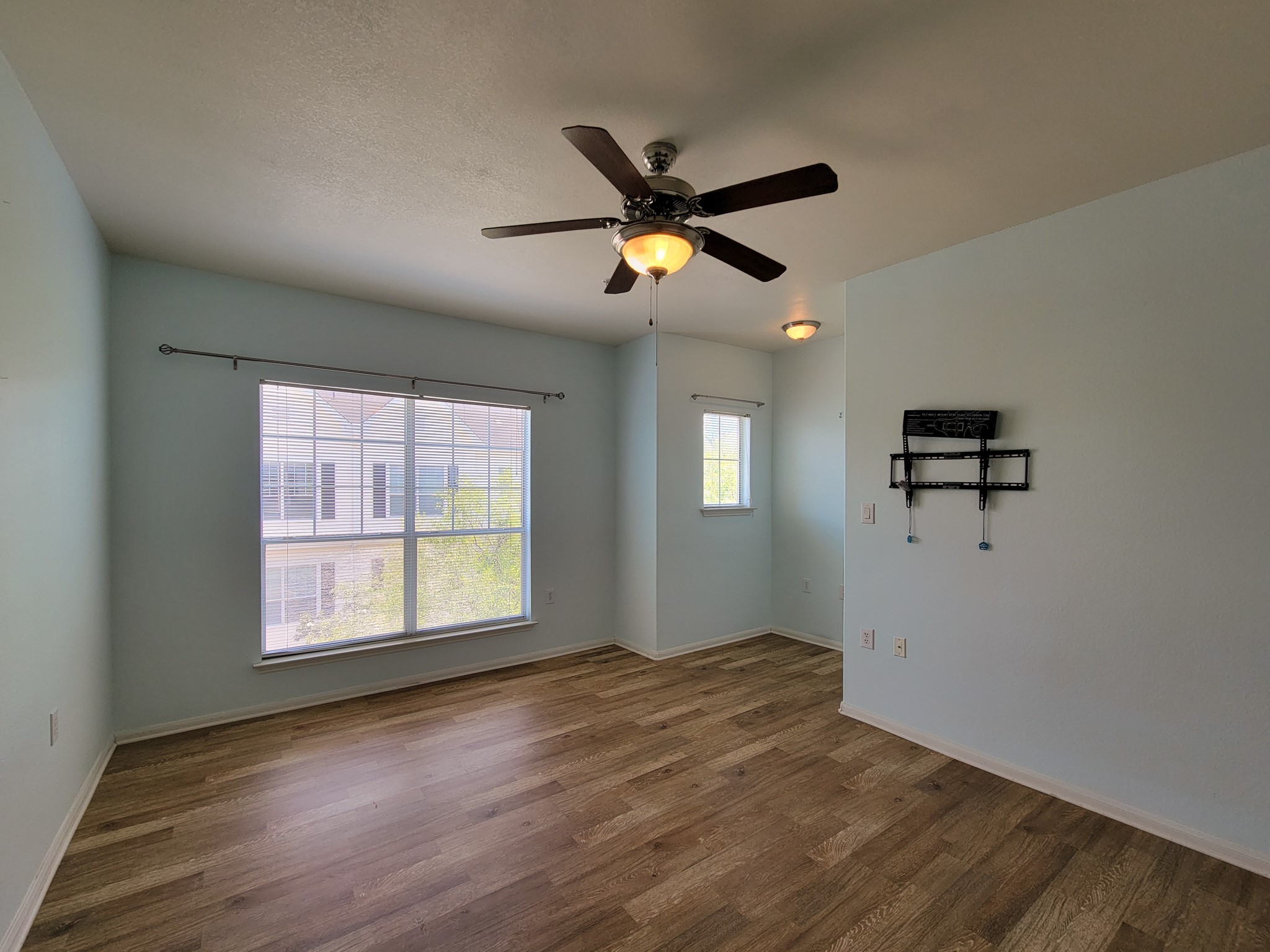 9200 Westheimer Road, Unit 305 Houston, TX 77063 - Photo 23 of 32 a view of an empty room with a window