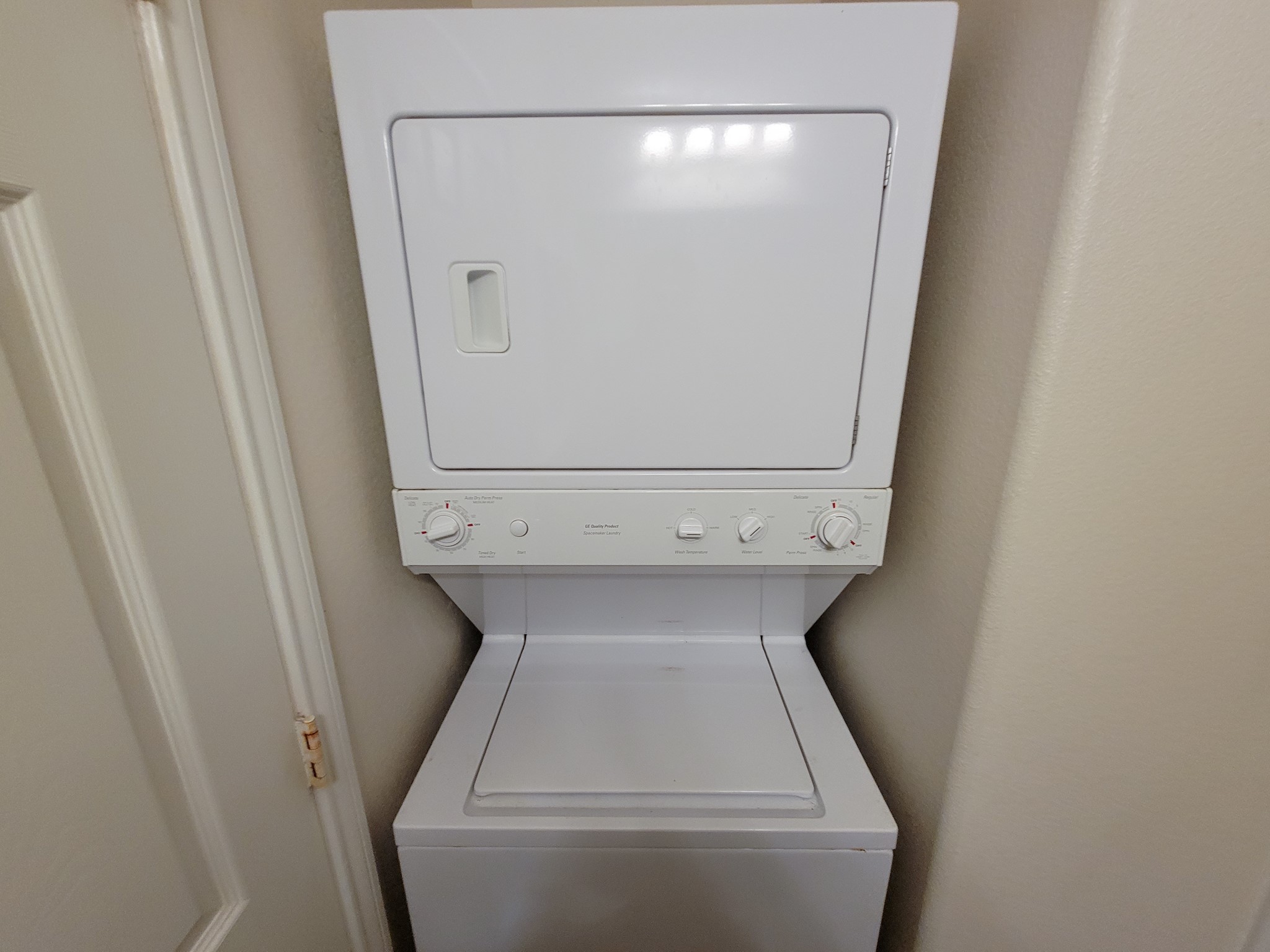 9200 Westheimer Road, Unit 305 Houston, TX 77063 - Photo 24 of 32 a utility room with dryer and washer