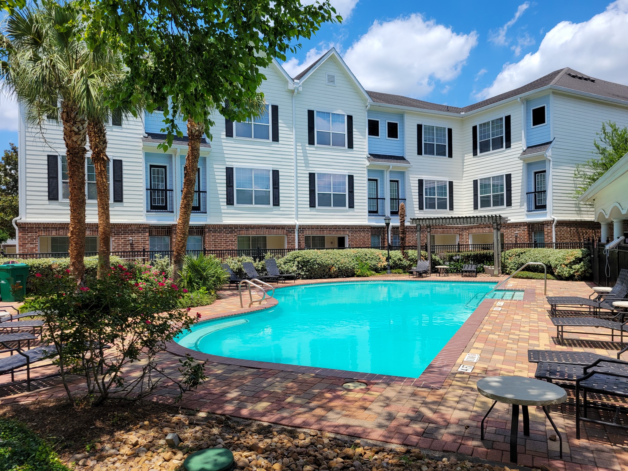9200 Westheimer Road, Unit 305 Houston, TX 77063 - Photo 28 of 32 a view of a house with a yard chairs and table in the patio