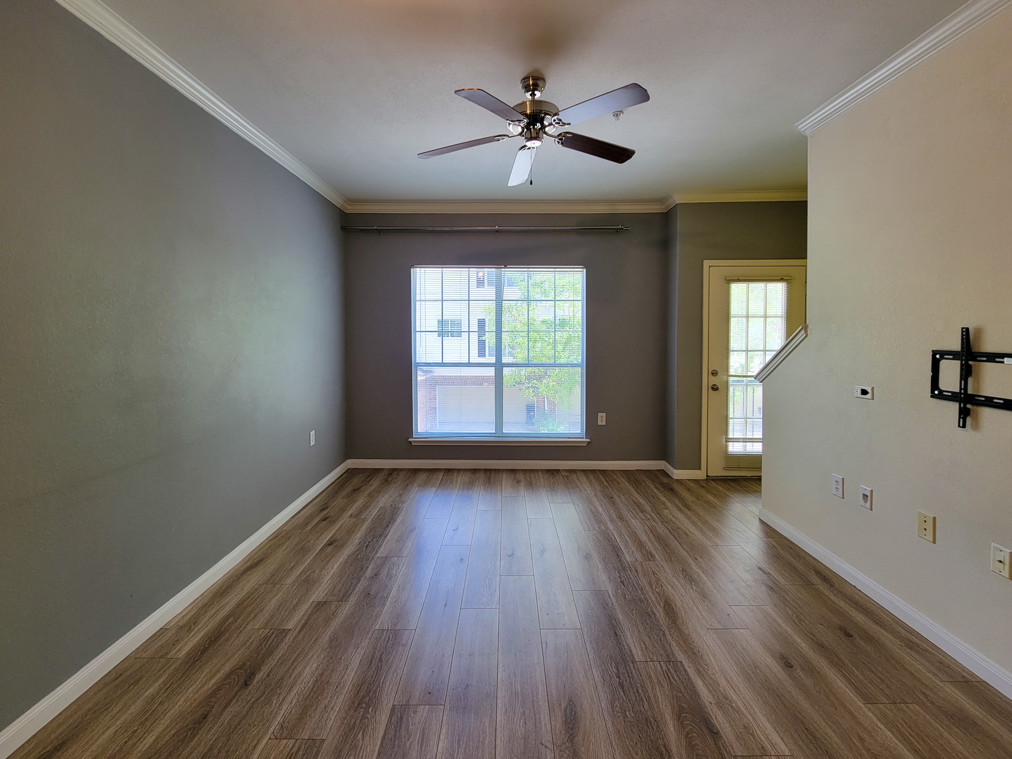 9200 Westheimer Road, Unit 305 Houston, TX 77063 - Photo 9 of 32 an empty room with wooden floor and windows