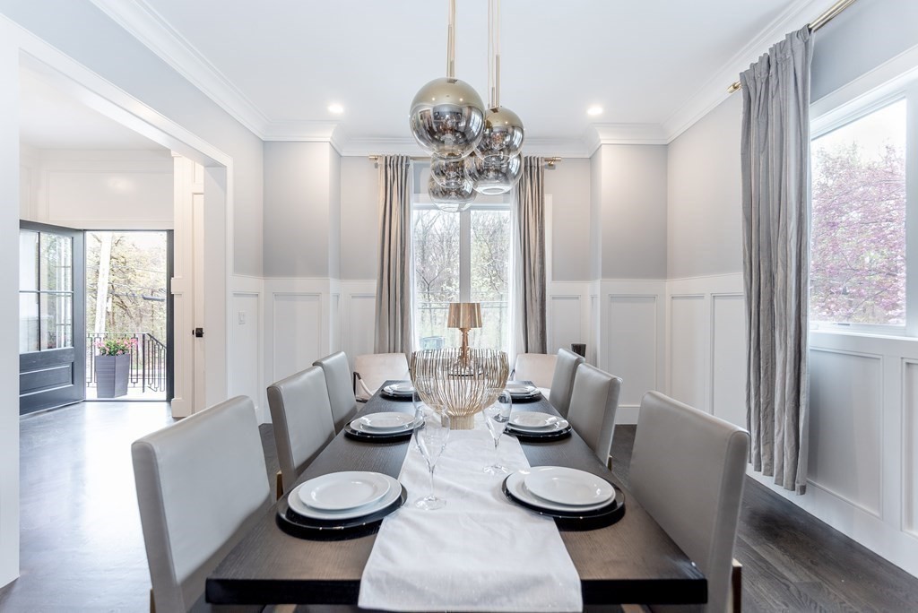 35 Wayne Road Newton, MA 02459 - Photo 10 of 33 a dining room with furniture and window