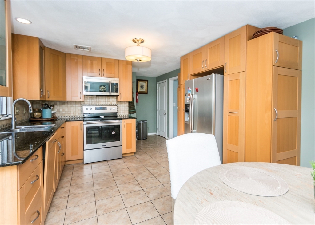 140 College Farm Road Waltham, MA 02451 - Photo 6 of 25 Gallery Image 6