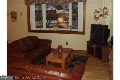 7604 Laurel Ridge Court Laurel, MD 20707 - Photo 3 of 19 Living Room