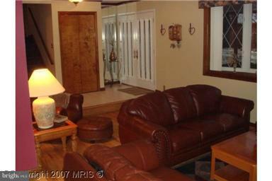 7604 Laurel Ridge Court Laurel, MD 20707 - Photo 4 of 19 Living Room
