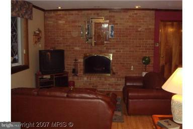 7604 Laurel Ridge Court Laurel, MD 20707 - Photo 5 of 19 Living Room