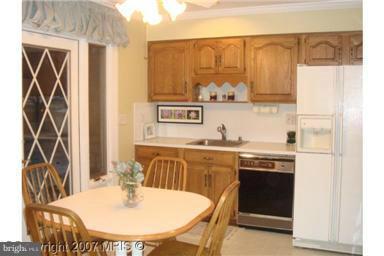 7604 Laurel Ridge Court Laurel, MD 20707 - Photo 7 of 19 Kitchen