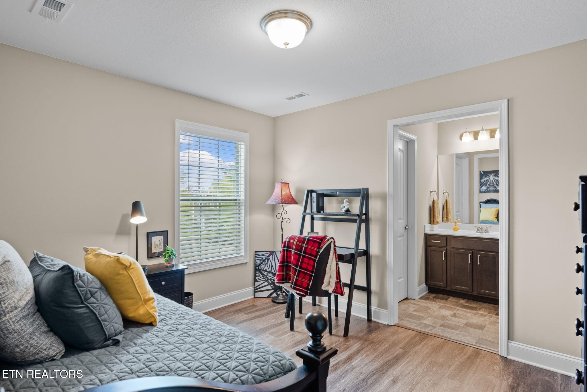 139 Hackberry Street Oak Ridge, TN 37830 - Photo 27 of 49 27-web-or-mls-Hckbrry139 (84)