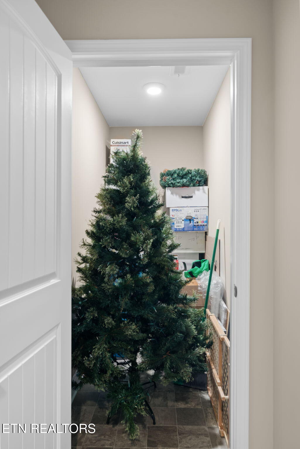 139 Hackberry Street Oak Ridge, TN 37830 - Photo 29 of 49 29-web-or-mls-Hckbrry139 (87)