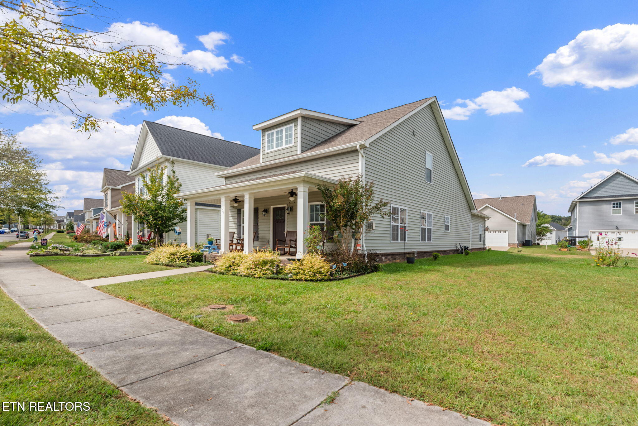 139 Hackberry Street Oak Ridge, TN 37830 - Photo 3 of 49 3-web-or-mls-Hckbrry139 (9)