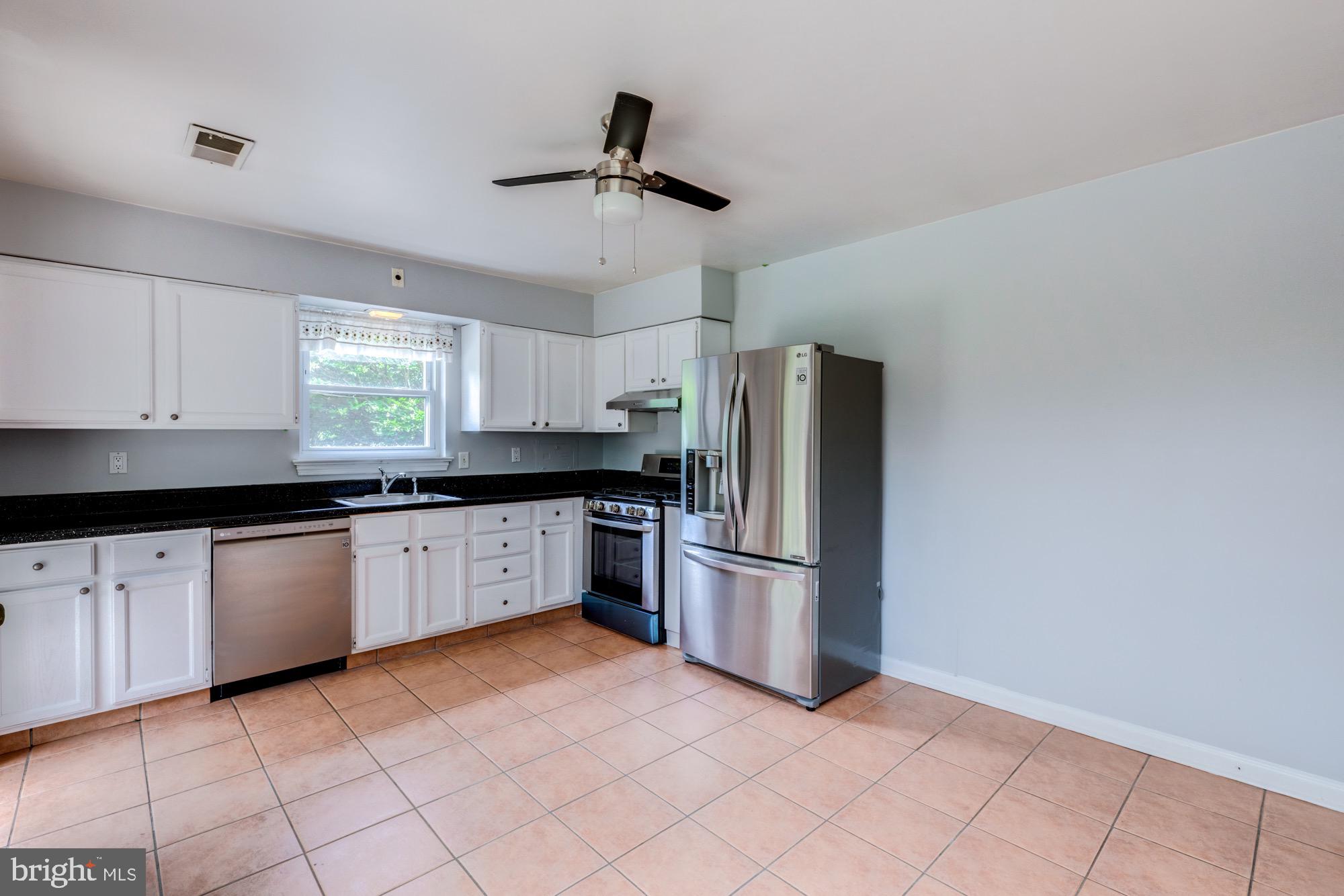 1947 South Arlington Ridge Road Arlington, VA 22202 - Photo 7 of 27