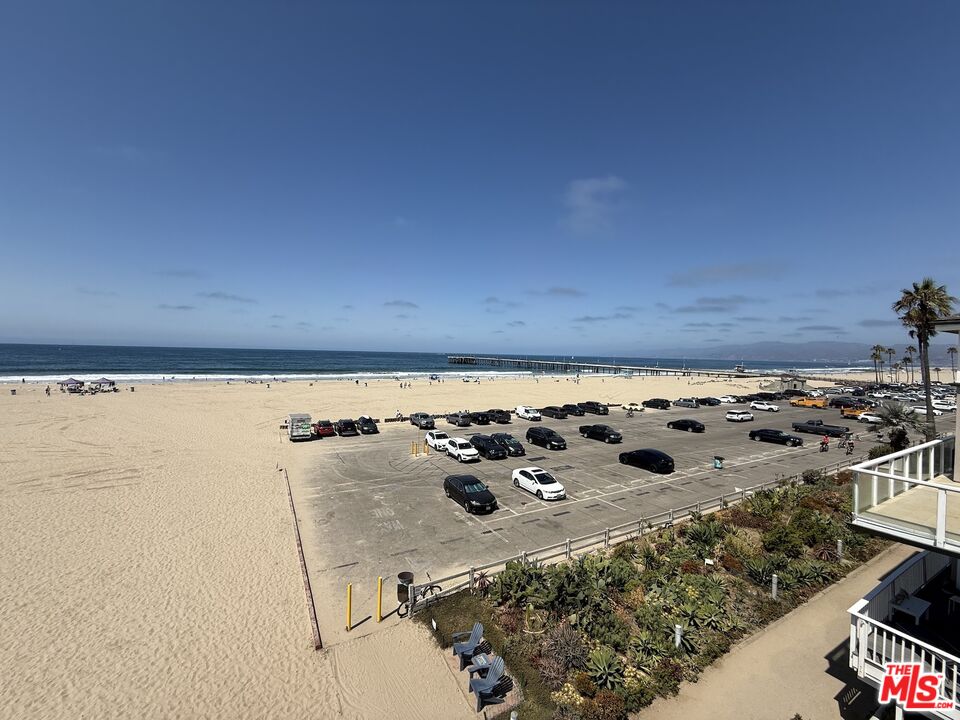 2 Catamaran Street, Unit 3 Marina del Rey, CA 90292 - Photo 4 of 40
