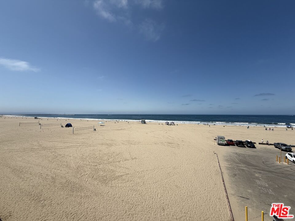 2 Catamaran Street, Unit 3 Marina del Rey, CA 90292 - Photo 5 of 40