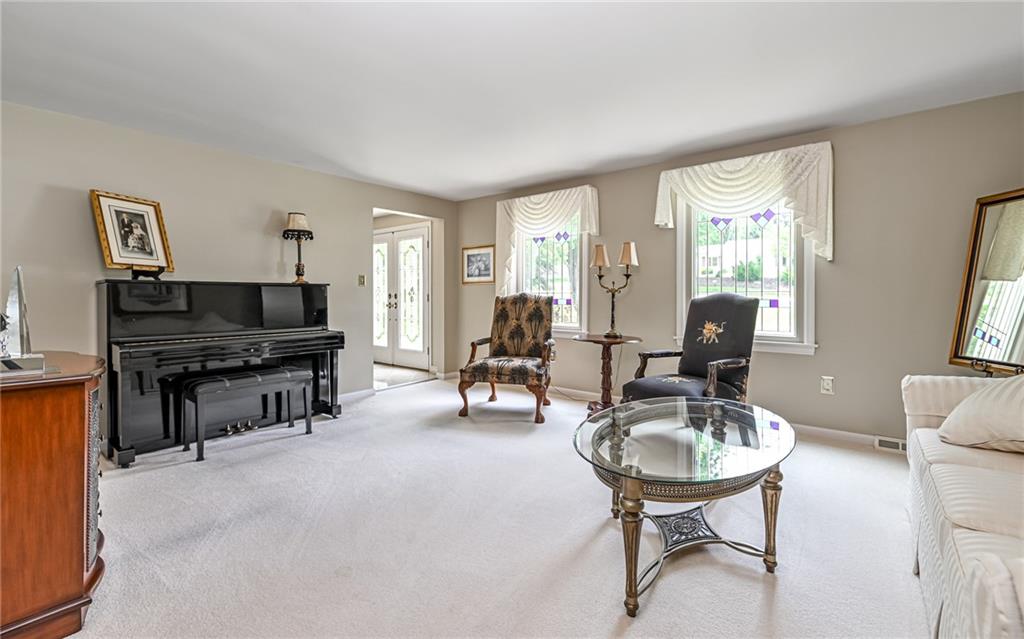 2276 Rochester Road Pittsburgh, PA 15237 - Photo 5 of 37 Gallery Image 5