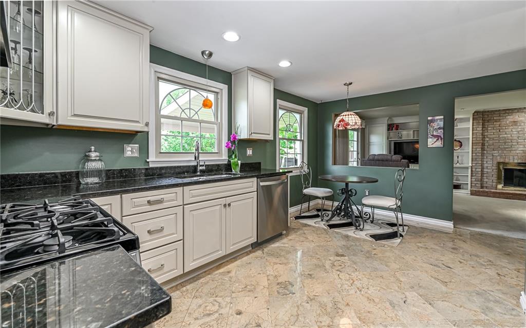 2276 Rochester Road Pittsburgh, PA 15237 - Photo 8 of 37 Gallery Image 8
