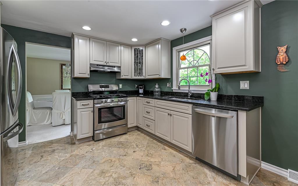 2276 Rochester Road Pittsburgh, PA 15237 - Photo 9 of 37 Gallery Image 9