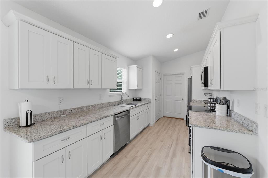 15989 Southwest 29th Court Road Ocala, FL 34473 - Photo 10 of 31