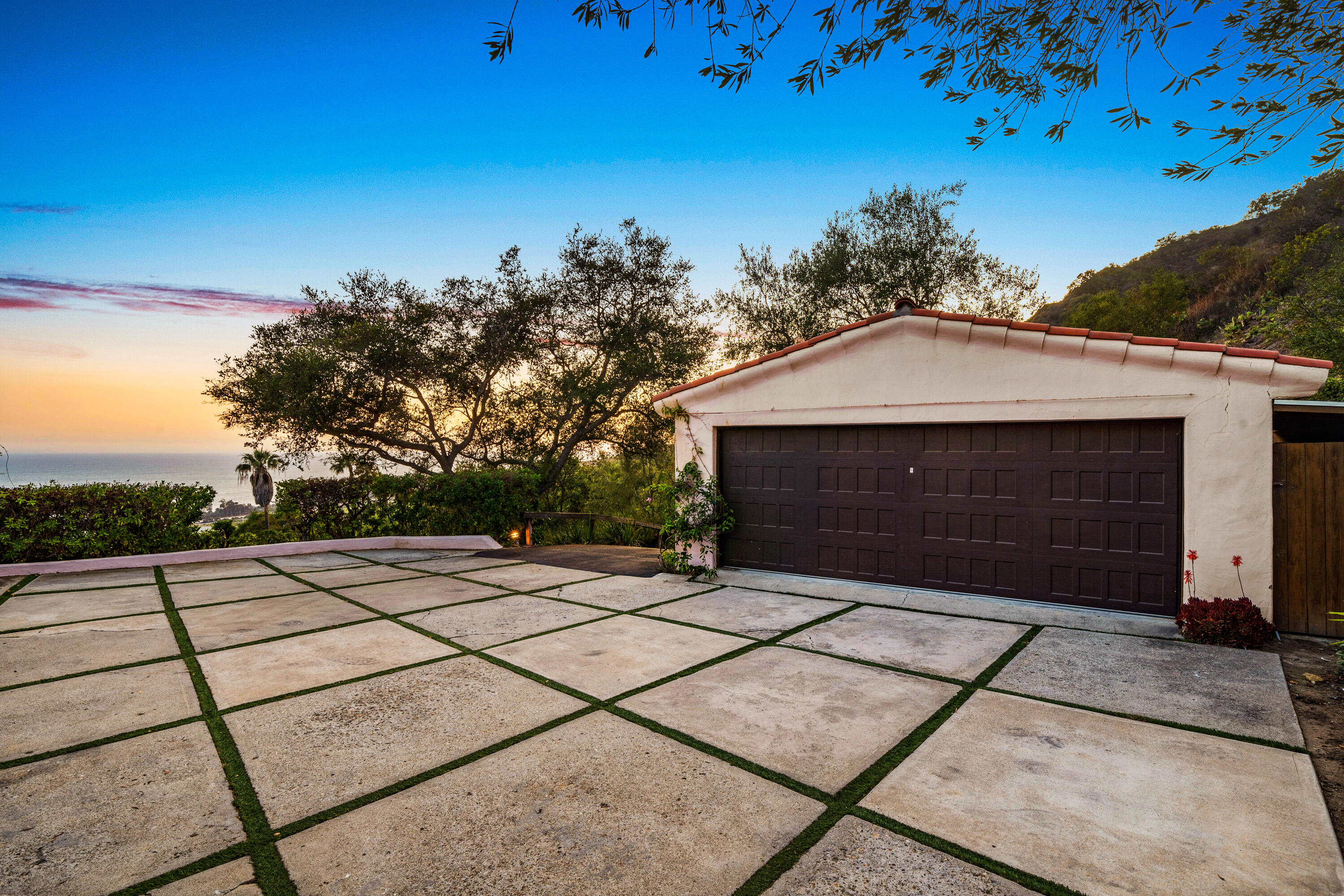1986 Arriba Street Carpinteria, CA 93013 - Photo 24 of 25 a backyard of a house with lots of green space