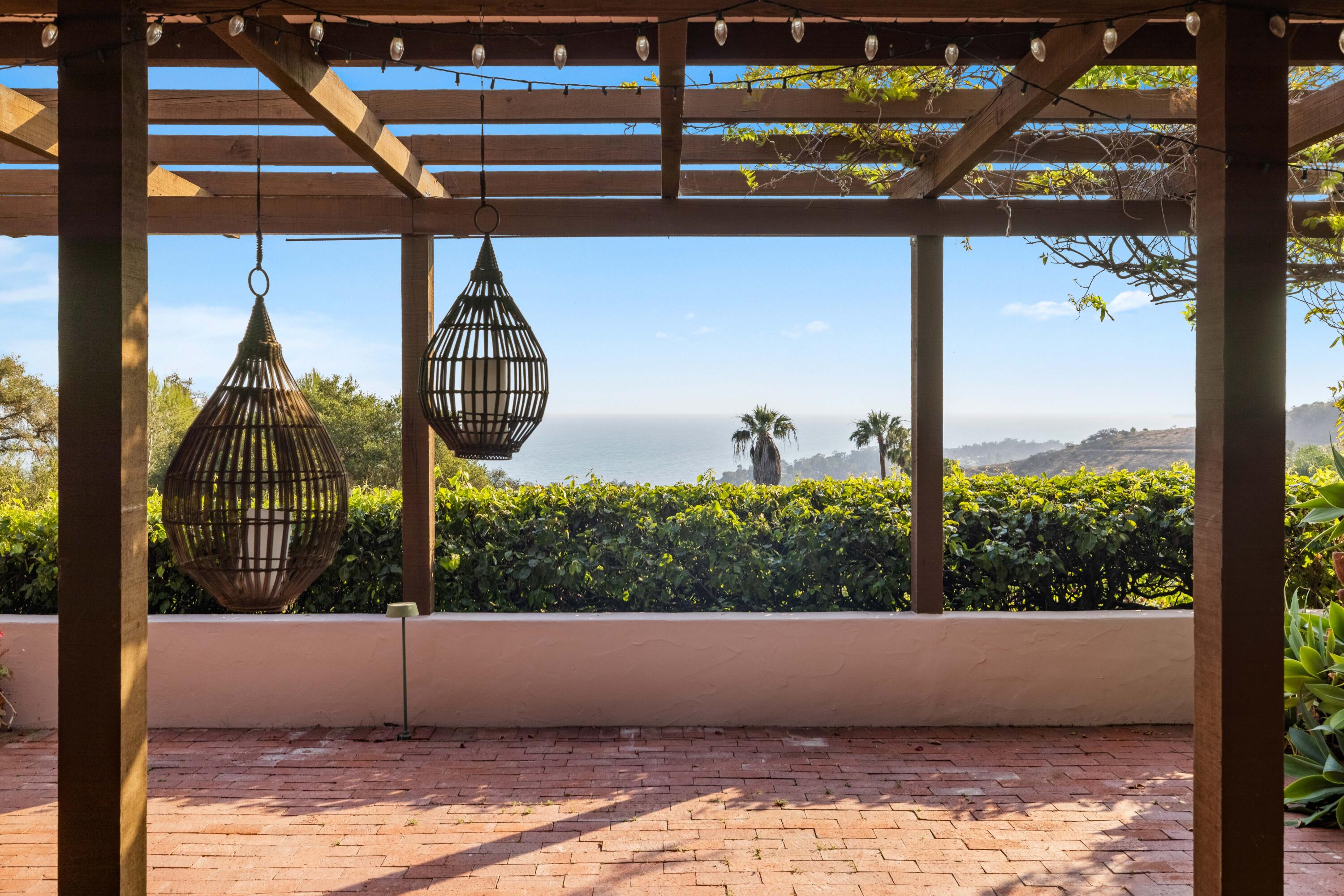 1986 Arriba Street Carpinteria, CA 93013 - Photo 10 of 25