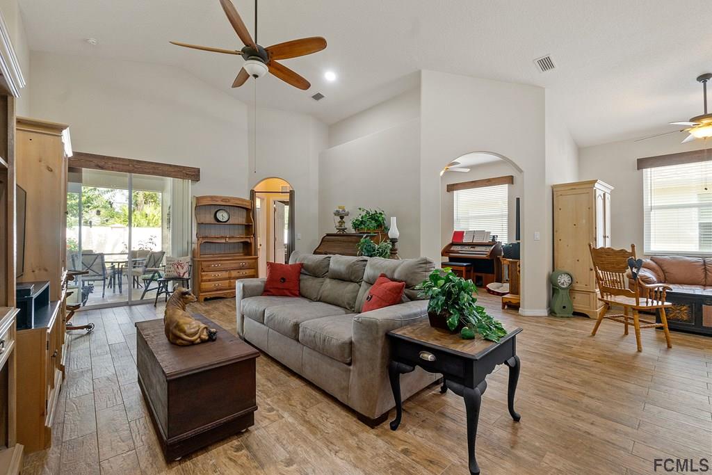 16 Raintree Circle Palm Coast, FL 32164 - Photo 8 of 45 a living room with furniture