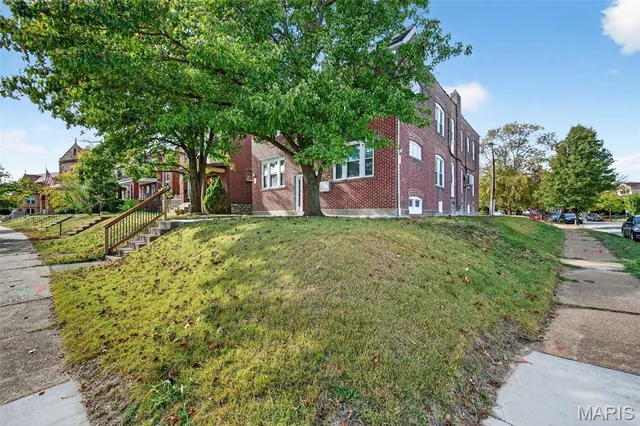 $1,350 | 5803 South Kings Highway Boulevard, Unit 2N, St. Louis, MO 63109
