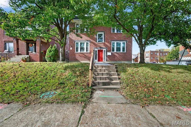 $1,350 | 5803 South Kings Highway Boulevard, Unit 2N, St. Louis, MO 63109