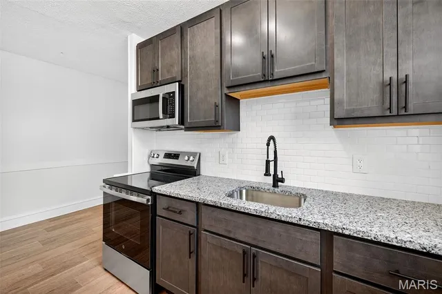 $1,350 | 5803 South Kings Highway Boulevard, Unit 2N, St. Louis, MO 63109