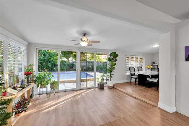 a view of livingroom with furniture
