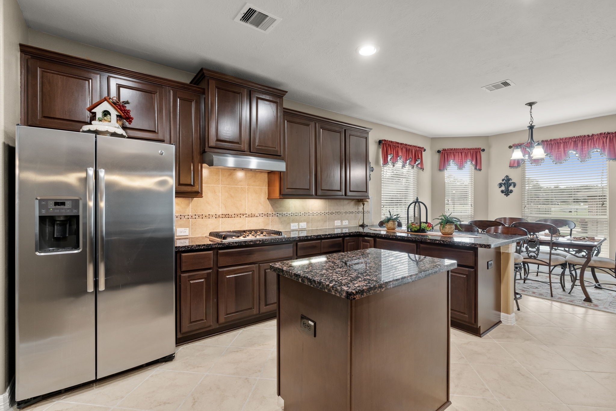 28503 Riverside Crest Lane Houston, TX 77336 - Photo 20 of 50 Kitchen and breakfast area.