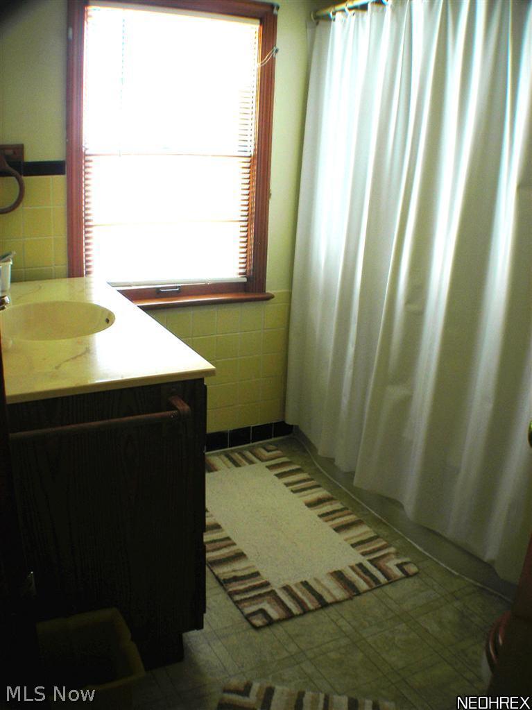 3795 Merrymound Road South Euclid, OH 44121 - Photo 10 of 13 Neutral bathroom...