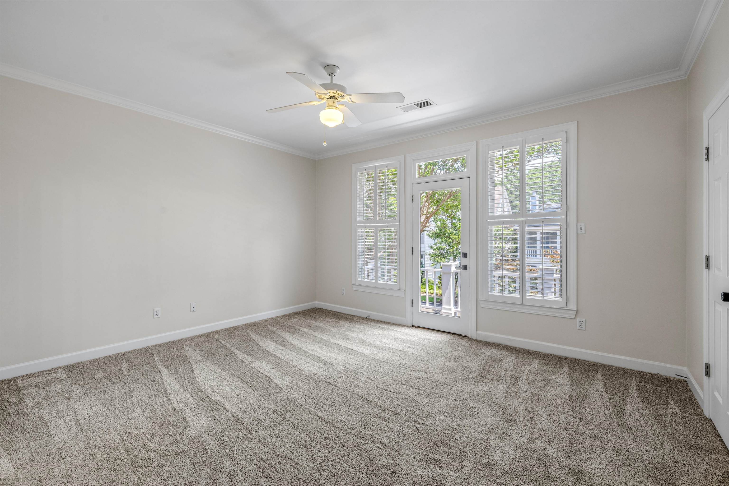 921 Harbor View Drive Memphis, TN 38103 - Photo 23 of 33 Room featuring neutral wall paint, crown molding, and textured carpet flooring