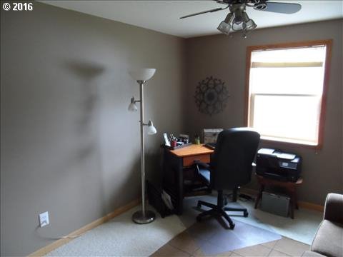 345 Southwest Martin Road White Salmon, WA 98672 - Photo 17 of 26 Bedroom