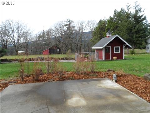 345 Southwest Martin Road White Salmon, WA 98672 - Photo 3 of 26 Gallery Image 3